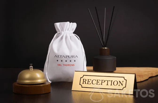 bolsas con el logo del hotel