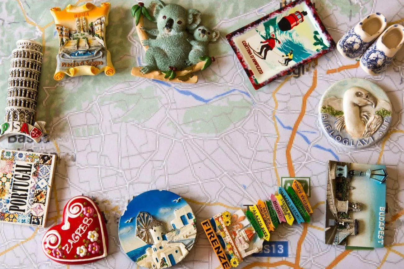Recuerdos navideños: imanes coloridos para la nevera