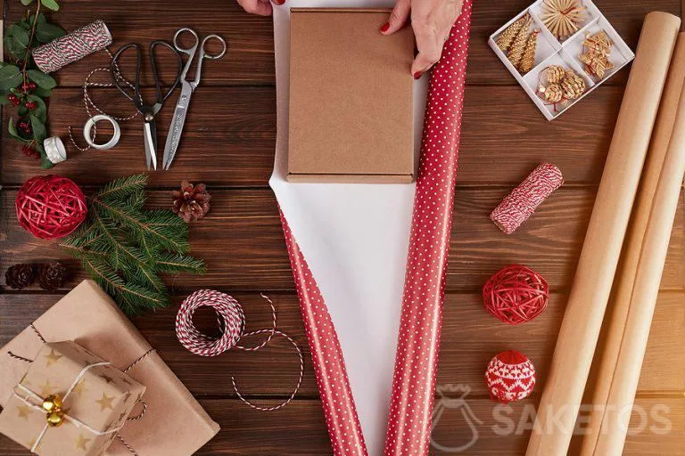 cómo envolver un regalo en papel - instrucciones paso a paso