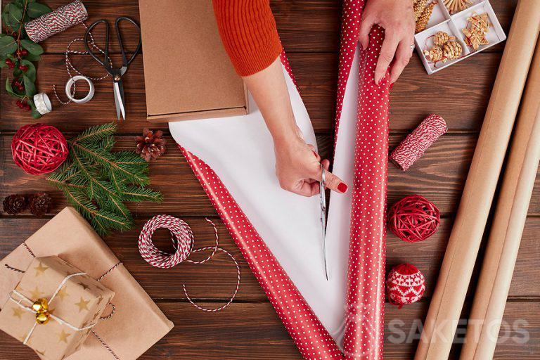 cómo envolver un regalo en papel - instrucciones paso a paso