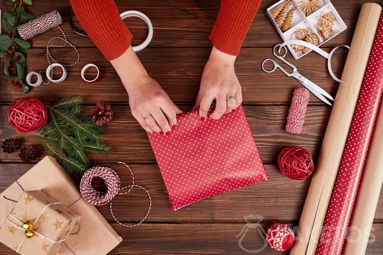 Envolver un regalo en papel