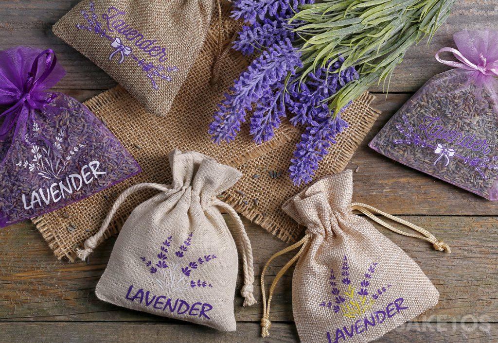 Bolsas de organza, yute y lino con estampados de lavanda y rellenos de flores secas