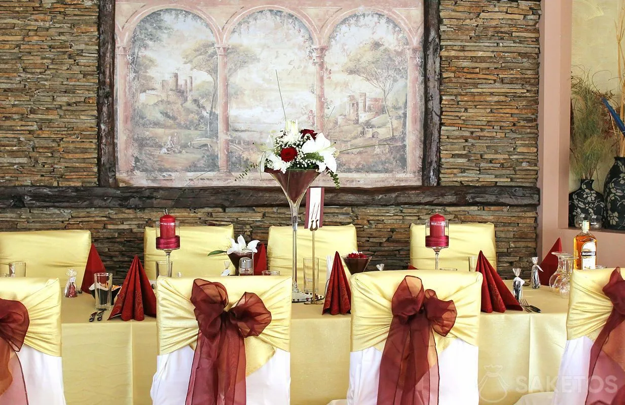 Decoración de iglesia con cintas de organza