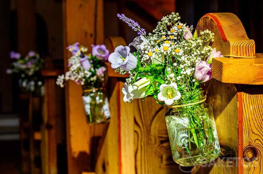 Decoraciones de boda rústicas para la iglesia.