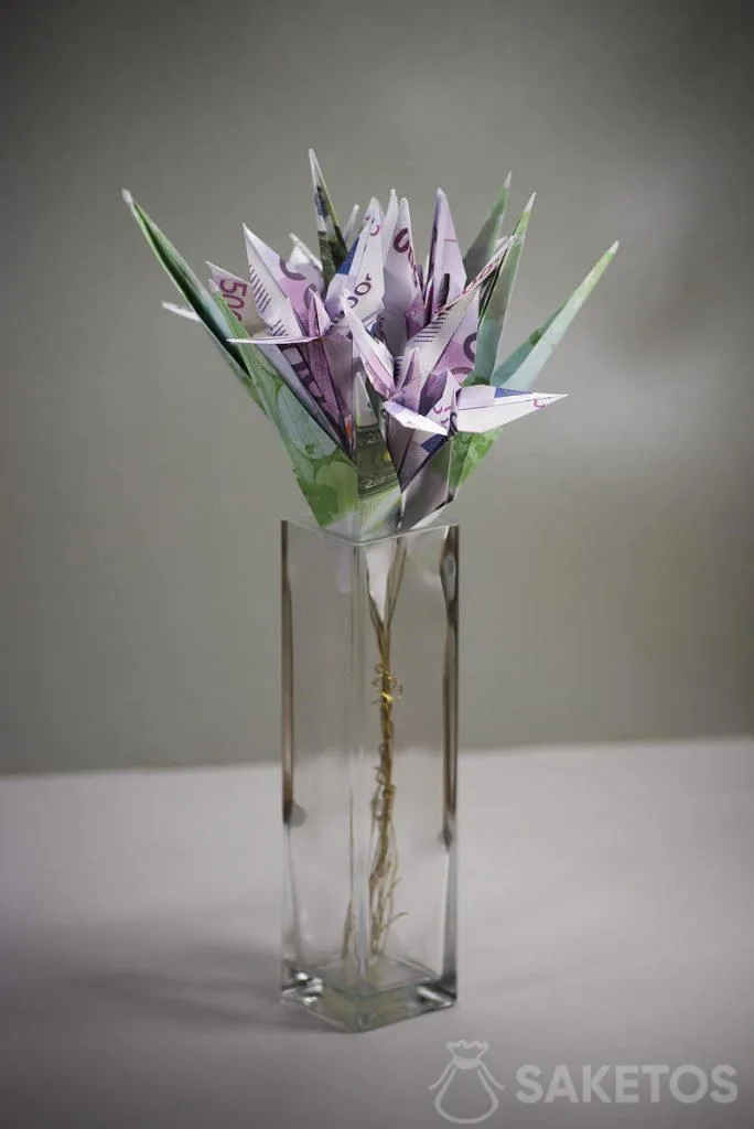 Una idea original para regalar dinero: un ramo de billetes de origami.