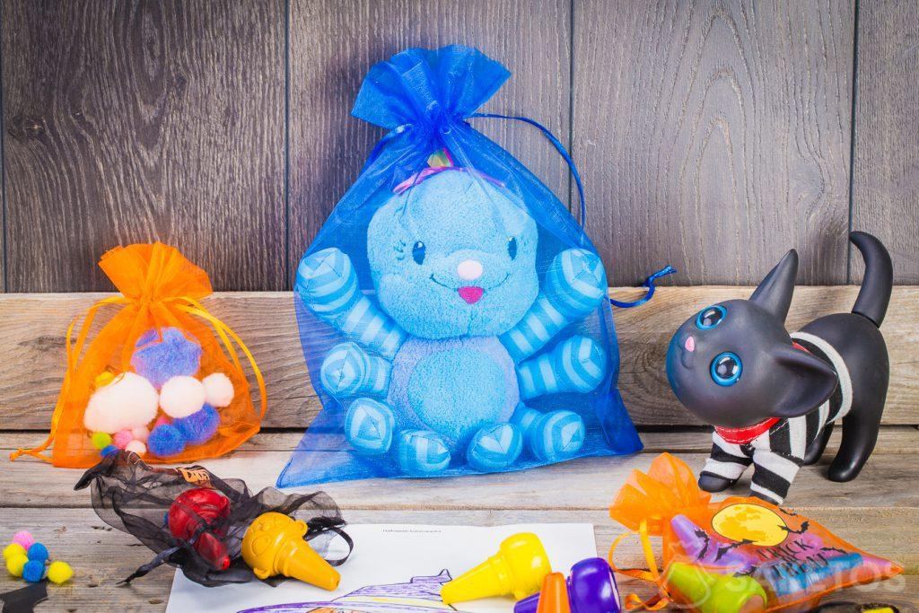Bolsas de Halloween - decoración de organza en la habitación de un niño