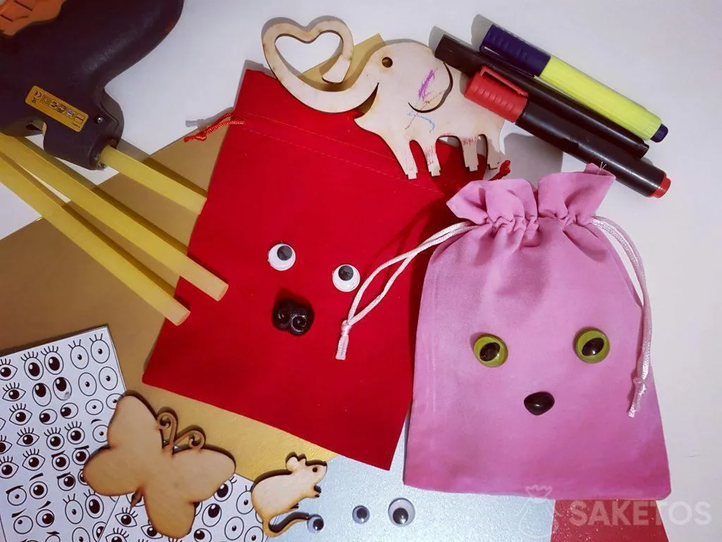 Decoración de bolsas de terciopelo DIY