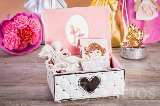 Una caja de recuerdos para los recuerdos de los niños.