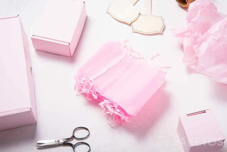 Bolsas de organza y etiquetas personalizadas