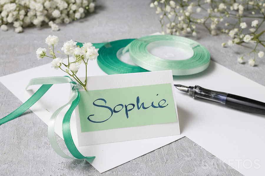 Tarjeta de lugar de papel para la mesa - firmada a mano