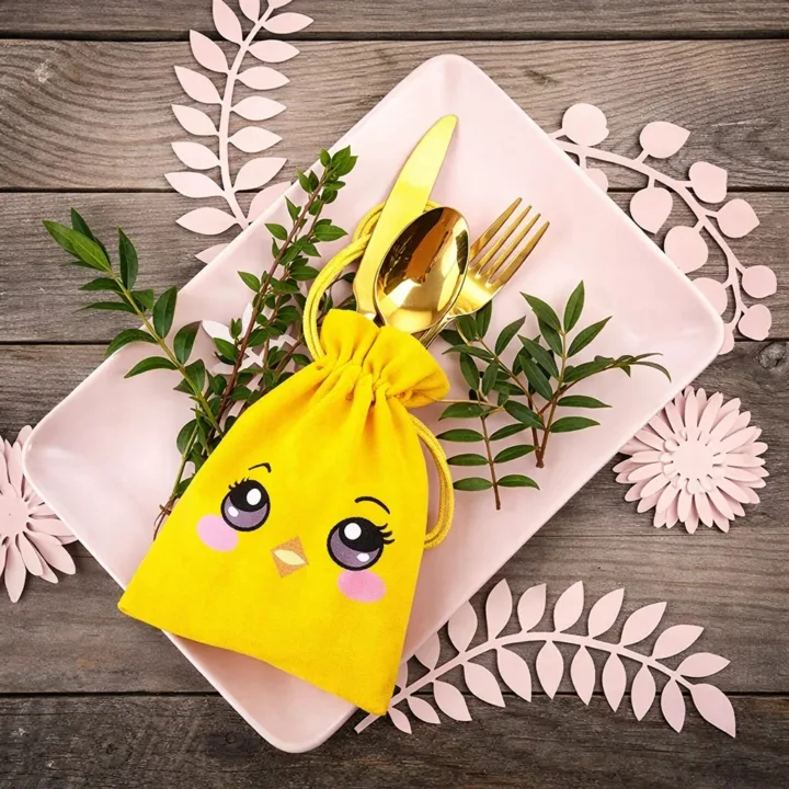 Bolsa de Pascua con pollito portacubiertos